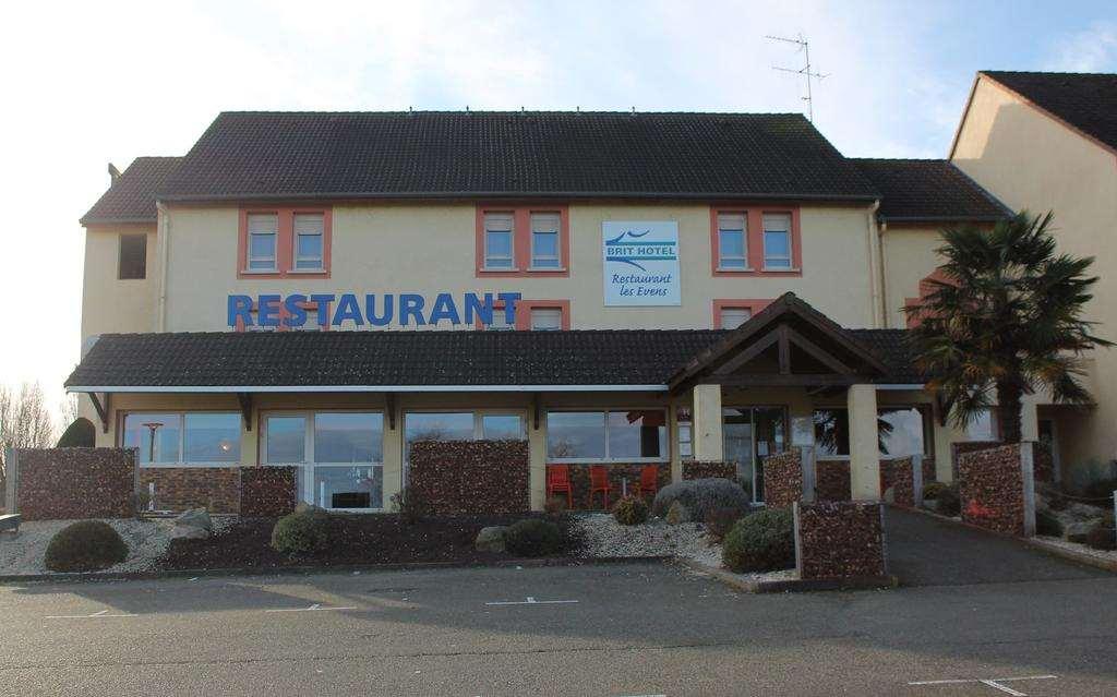 Brit Hotel Les Evens サン・サテュルナン エクステリア 写真