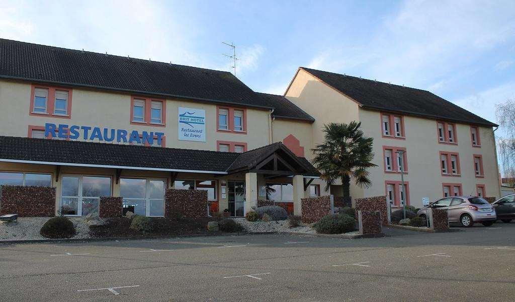 Brit Hotel Les Evens サン・サテュルナン エクステリア 写真